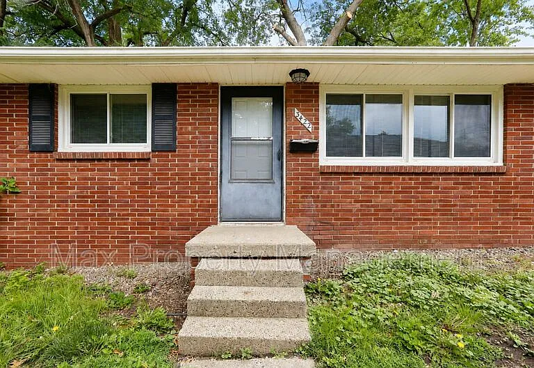 3422 SW 8th St — Photo 1