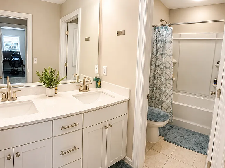833 Courting St #833 — Photo 21