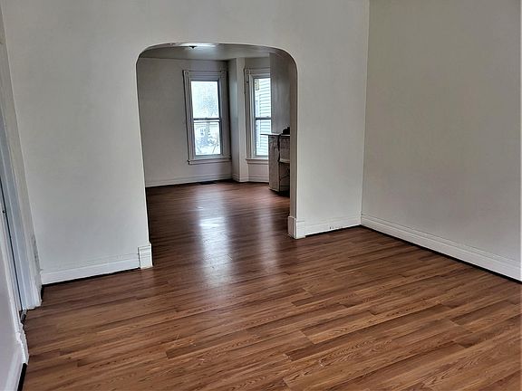 5th image of 604 Woodlawn Ave #1