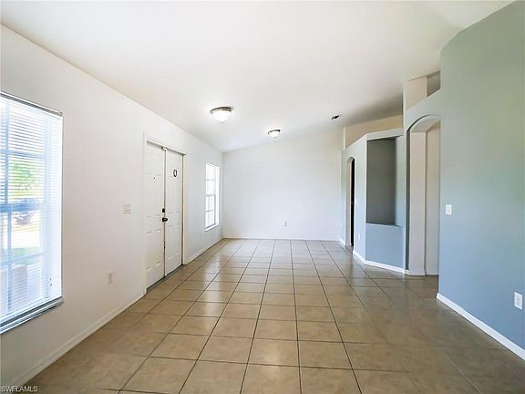 4th image of 247 Nabob Ave S