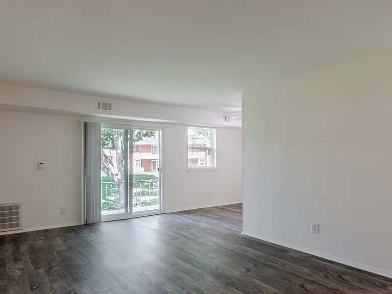 Woodacres Apartment Homes — Photo 8