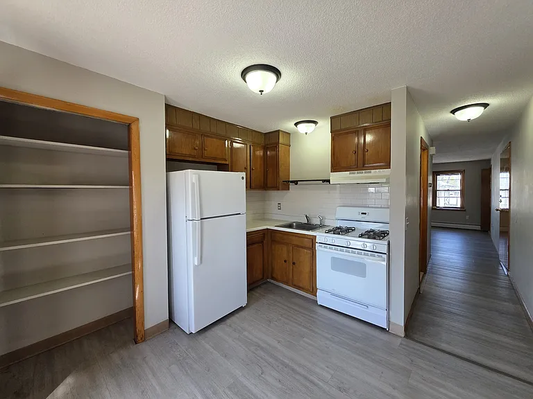 17 Brown St #R2 — Photo 2
