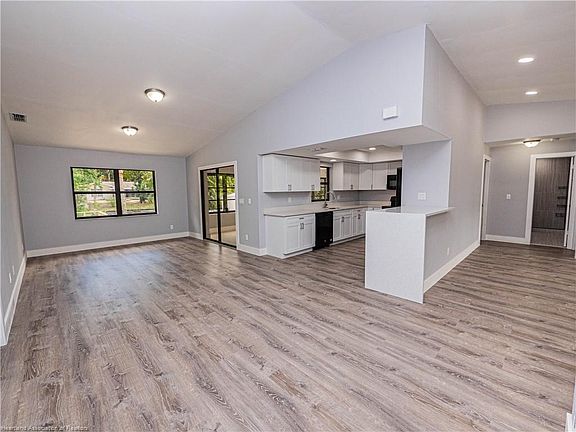 4th image of 120 Delta Ave