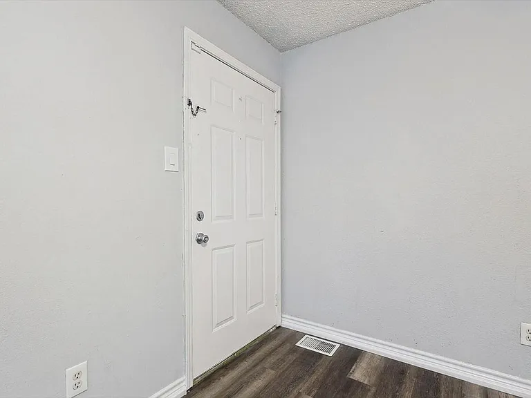 9805 Walnut St #C206 — Photo 15