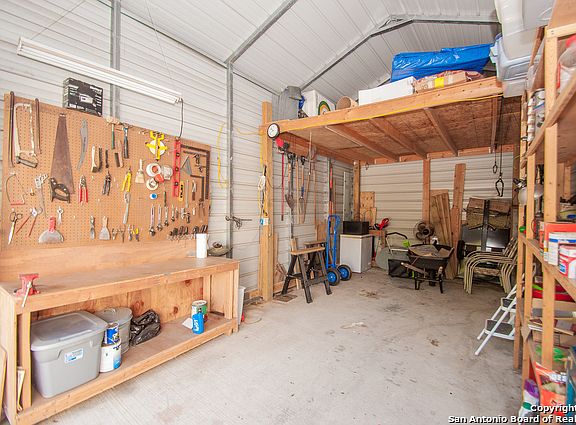 3rd image of 1086 Mountain View Dr