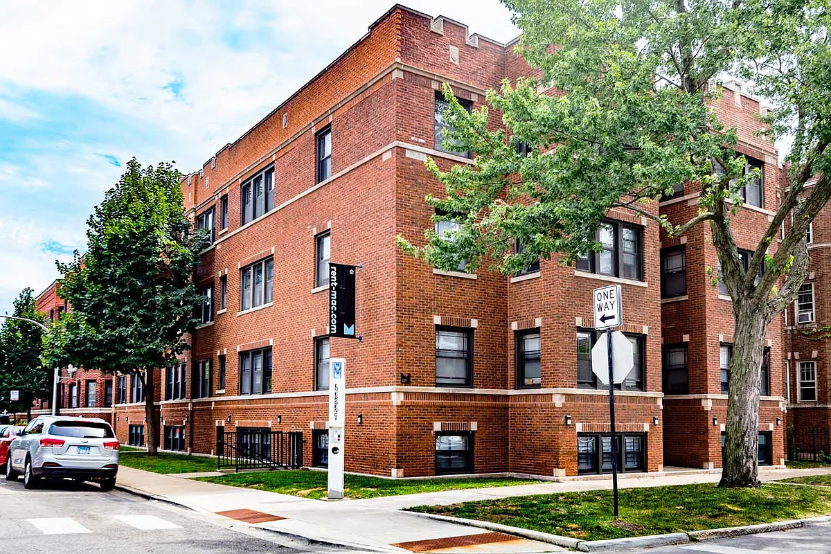 Building Lobby - 5401-5405 S. Drexel Boulevard
