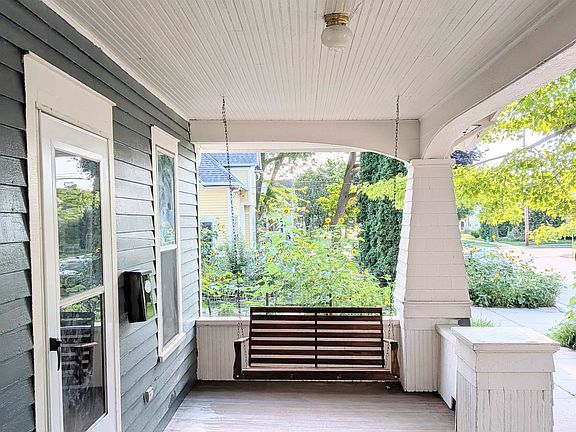 5th image of 326 E Summer St