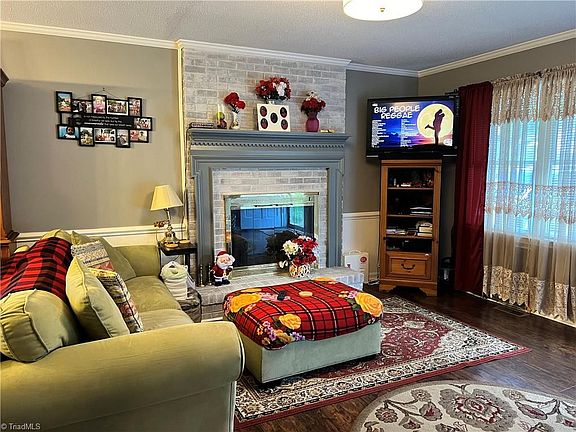 2nd image of 2244 Holland Ave