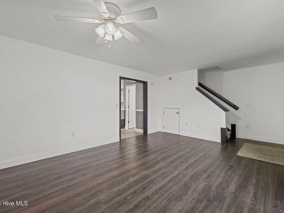4th image of 213 Blackhawk Trail