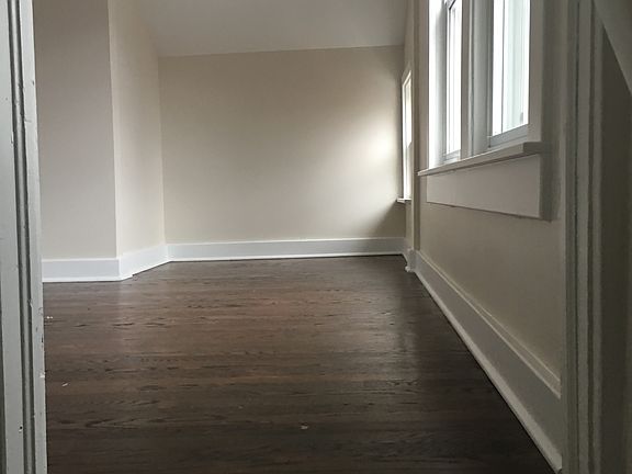 3rd image of 1371 Larkmoor Blvd
