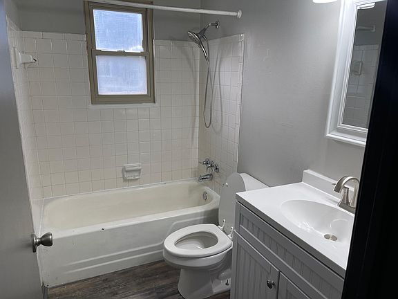 4th image of 2358 Bott St
