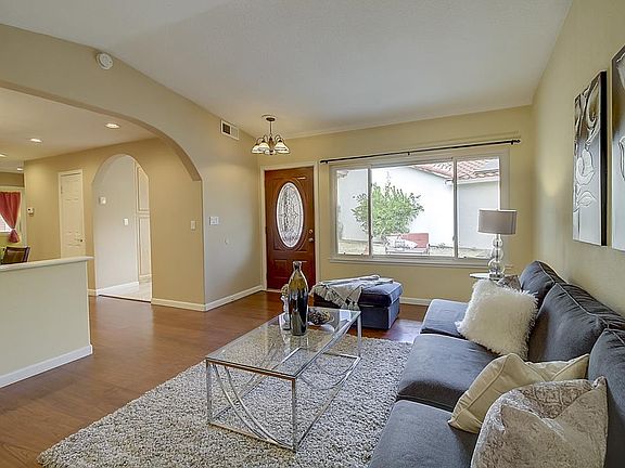 5th image of 554 Guerra Ct