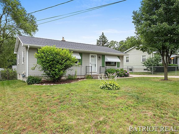 2nd image of 3860 Vineyard Ave NE