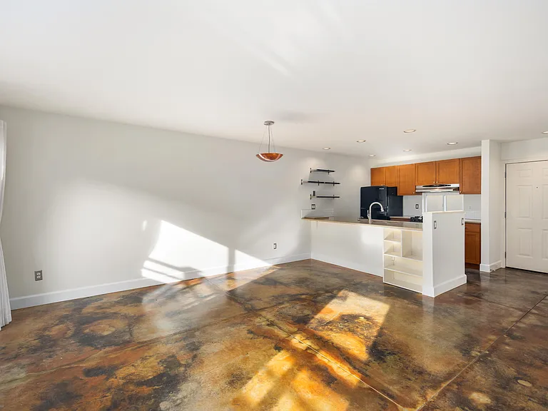 112 22nd Ave — Photo 9