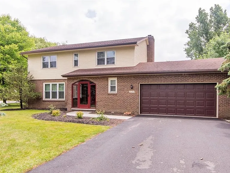 8177 Clarence Center Rd — Photo 1