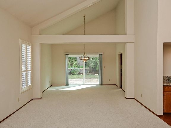 3rd image of 929 Whitehall Ln