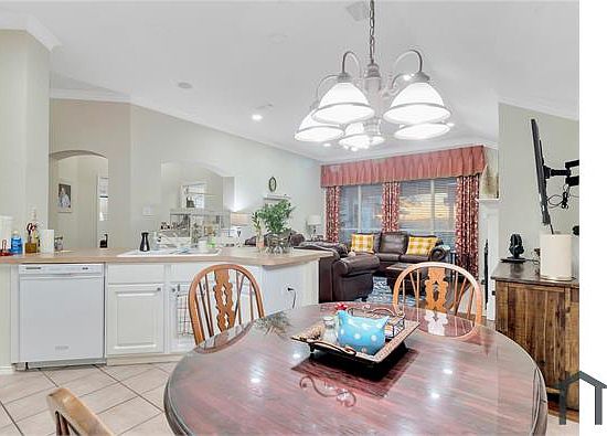 3rd image of 811 Ashley Pl