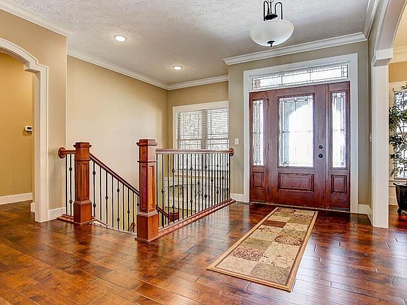 3rd image of 1023 Barrington Dr