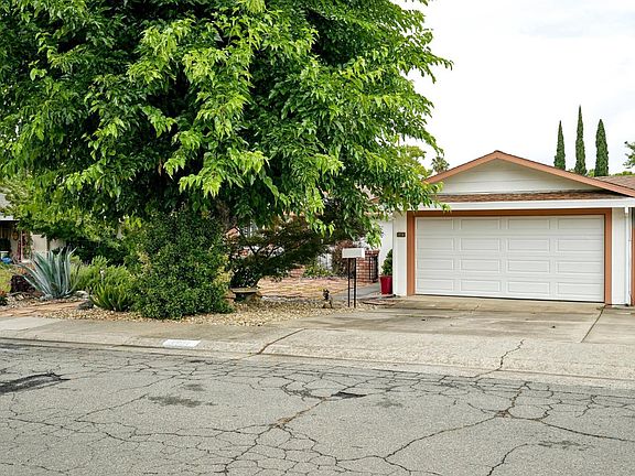 3rd image of 6821 Kettering Cir