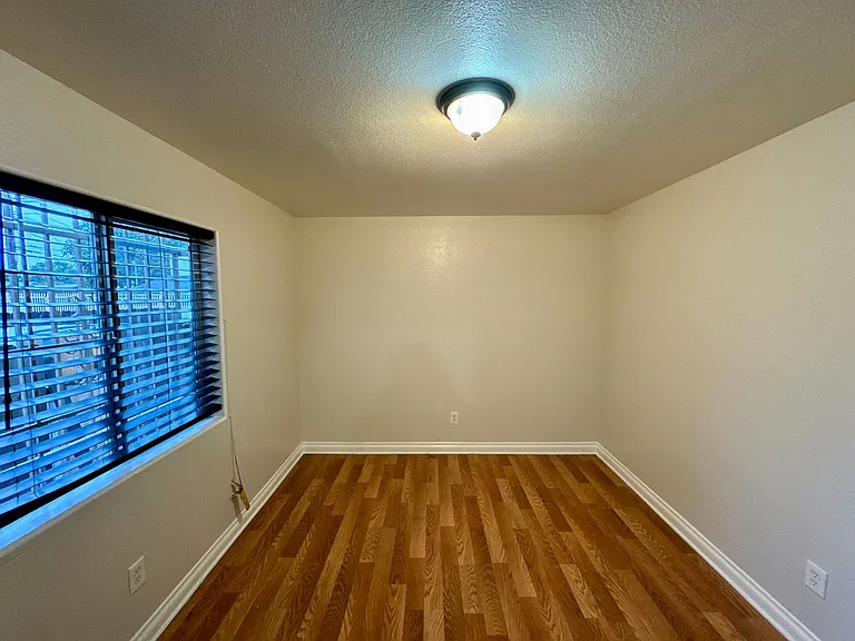 10524 S Avalon Blvd — Photo 13