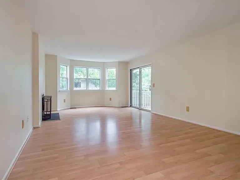 356 Keswick Dr — Photo 6