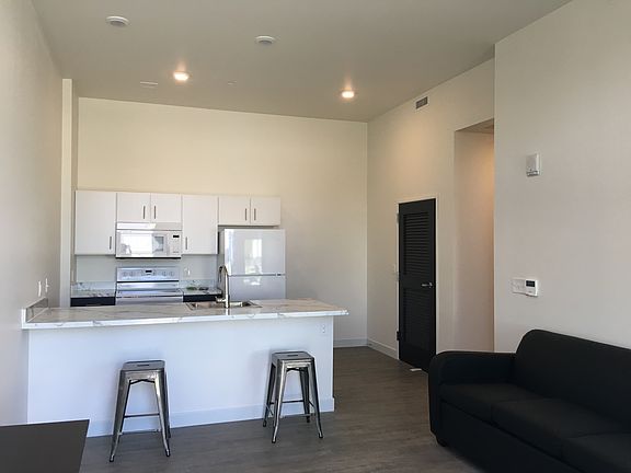 2nd image of 616 Fulton St W APT 106