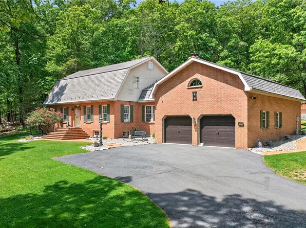 595 Walnut Ave, Pen Argyl, PA 18072