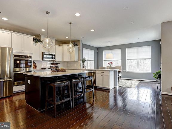 4th image of 2433 Macallister Ln