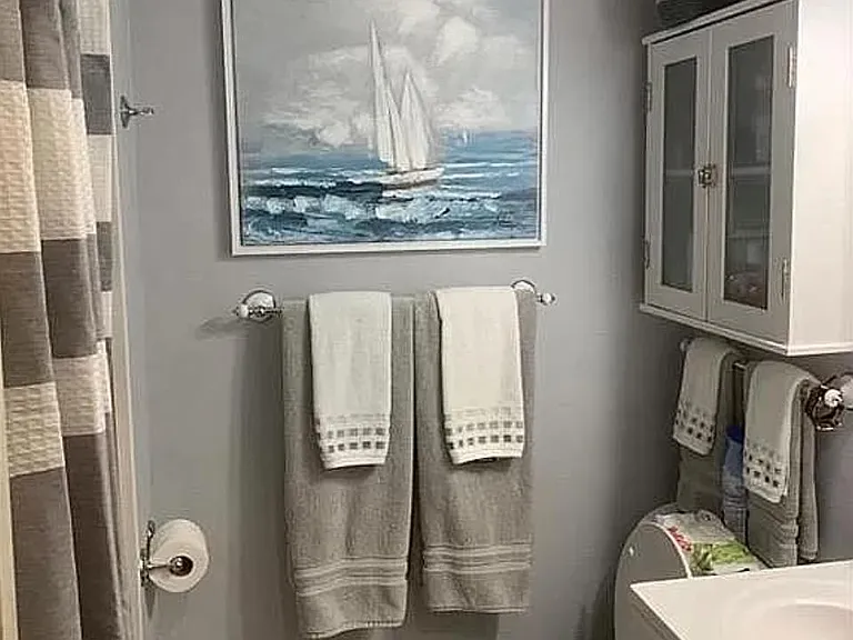 Downstairs full bathroom