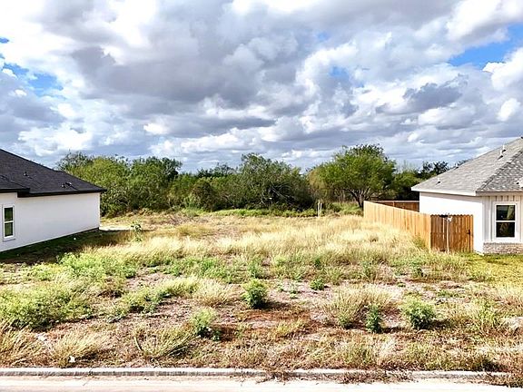 2nd image of 4571 River Oak Cir