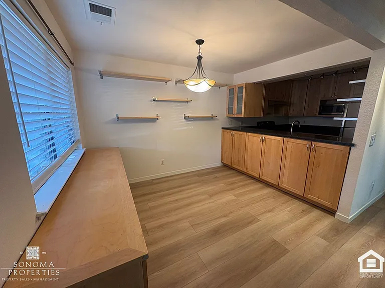 429 Bernice Ln — Photo 10