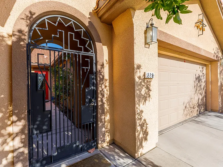 228 Muldowney Ln — Photo 6