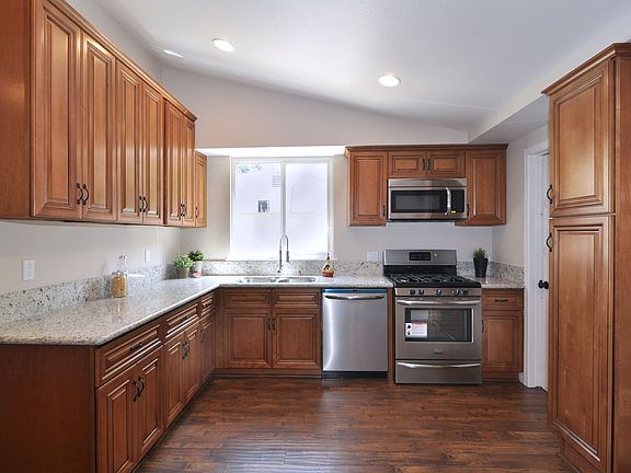 3rd image of 12923 Newton St