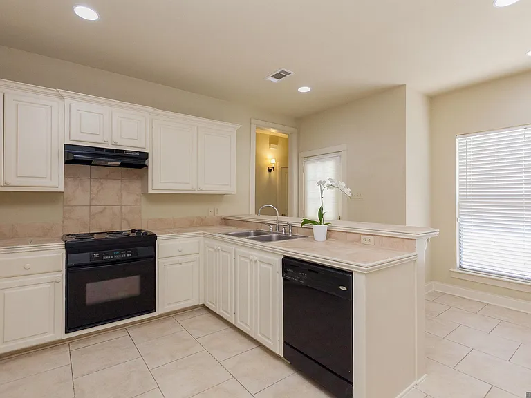 9319 Boone Dr — Photo 9