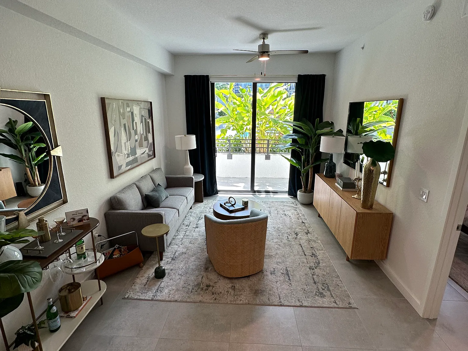 1 bed, 825 sqft, $2,185 — Photo 2