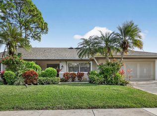 560 Juniper Place, Wellington, FL 33414