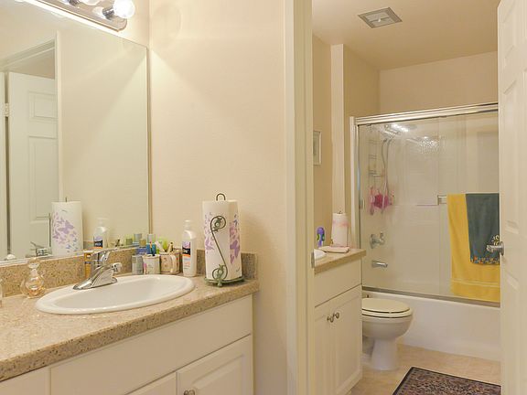 4th image of 21550 Burbank Blvd APT 222