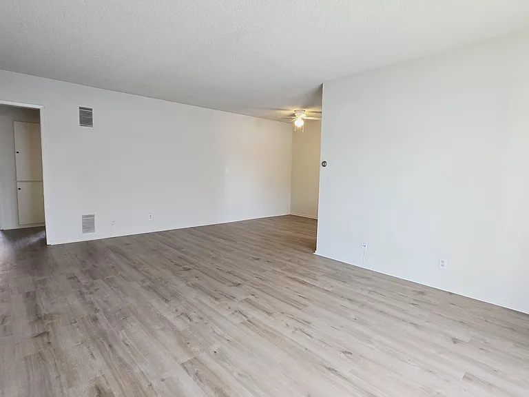 526 S Saint Andrews Pl #28 — Photo 6