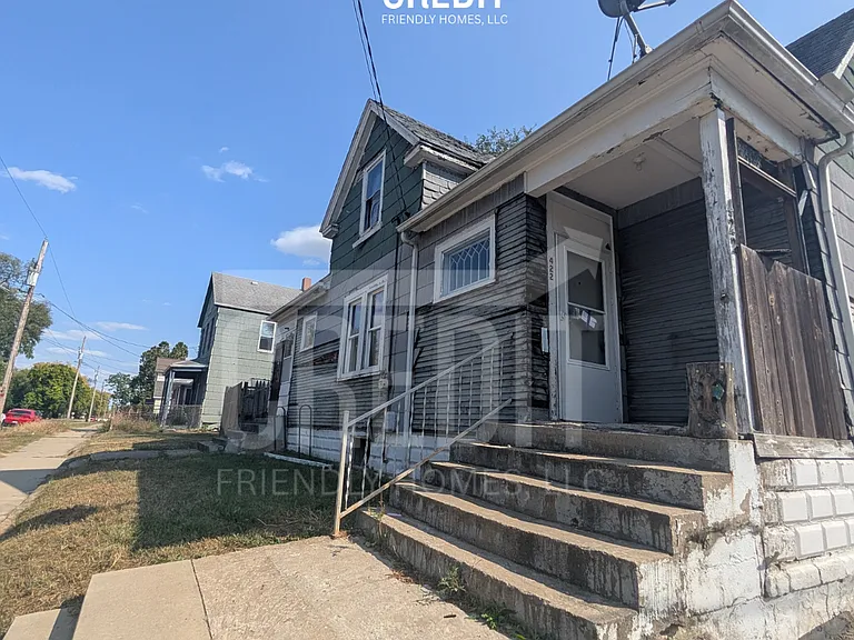 422 S Louisa St — Photo 2