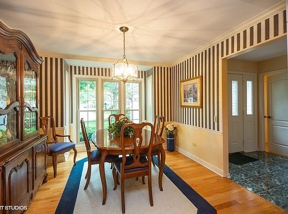 5th image of 2190 Lake Shore Cir