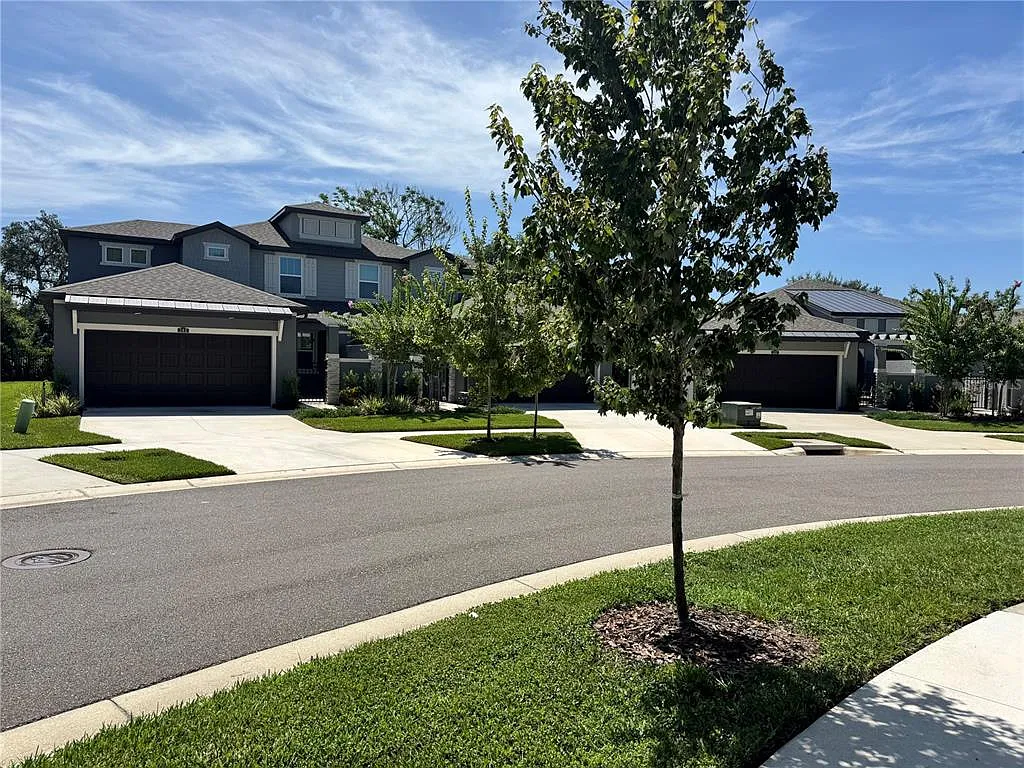 3 bed, 2.5 bath, 2198 sqft, $3,200 — Photo 3