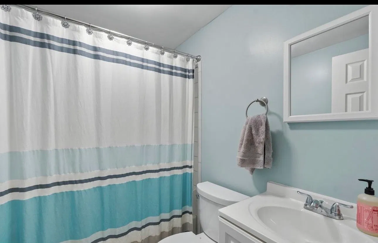 3 bed, 1600 sqft, $2,975 — Photo 3