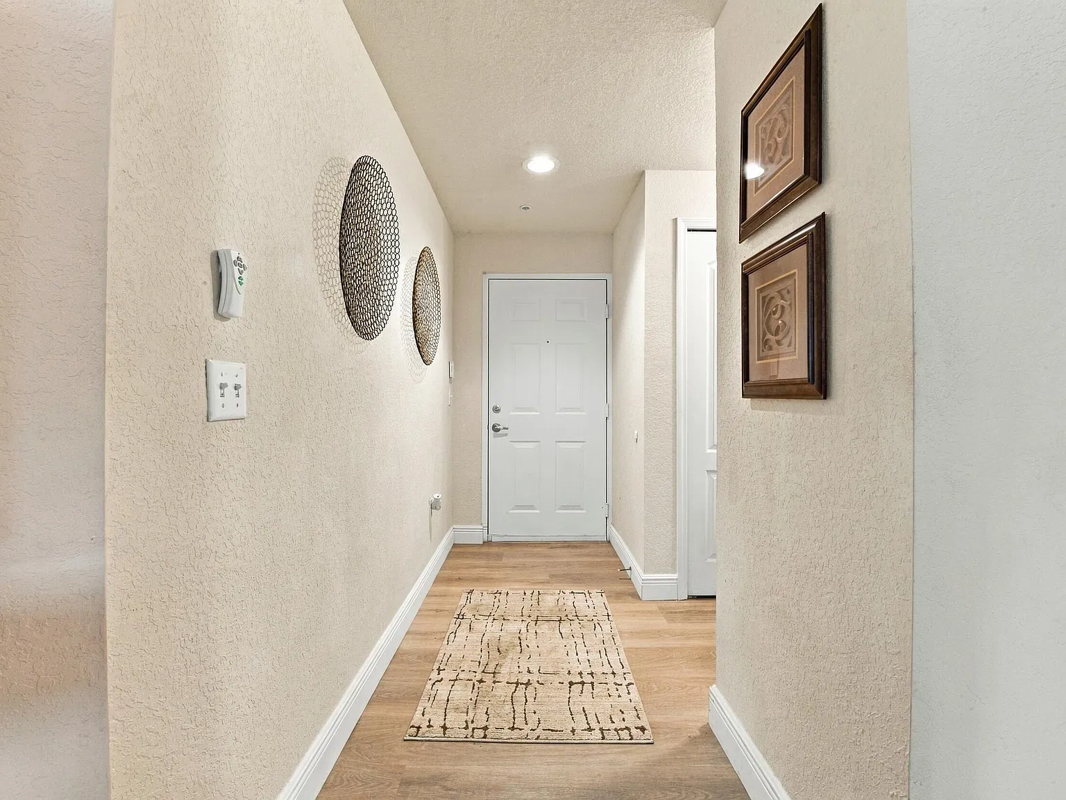 2 bed, 2.0 bath, 1345 sqft, $5,000 — Photo 2