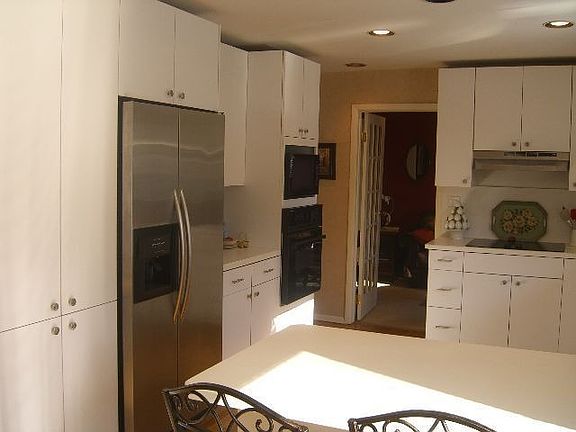 oversized custom kitchen w/classic white cabinets