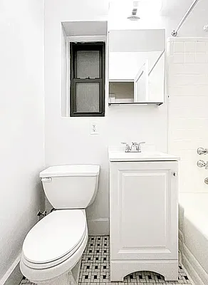 Bathroom, photo 1