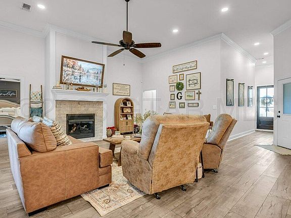 4th image of 321 Frye Cir