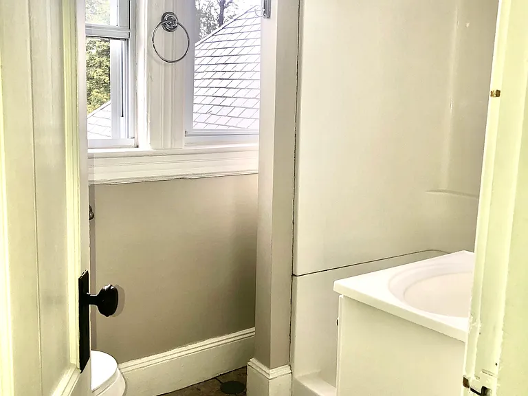 8 Middlesex St #5 — Photo 11