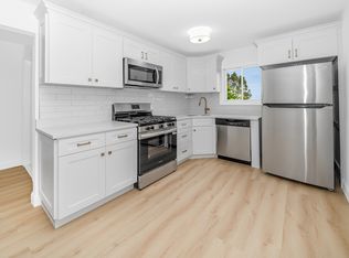 621 S 5th St FLOOR 2, Lindenhurst, NY 11757