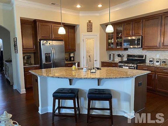 3rd image of 45 Heathwood Dr