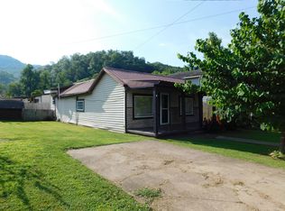 44 Johnson St, Harlan, KY 40831